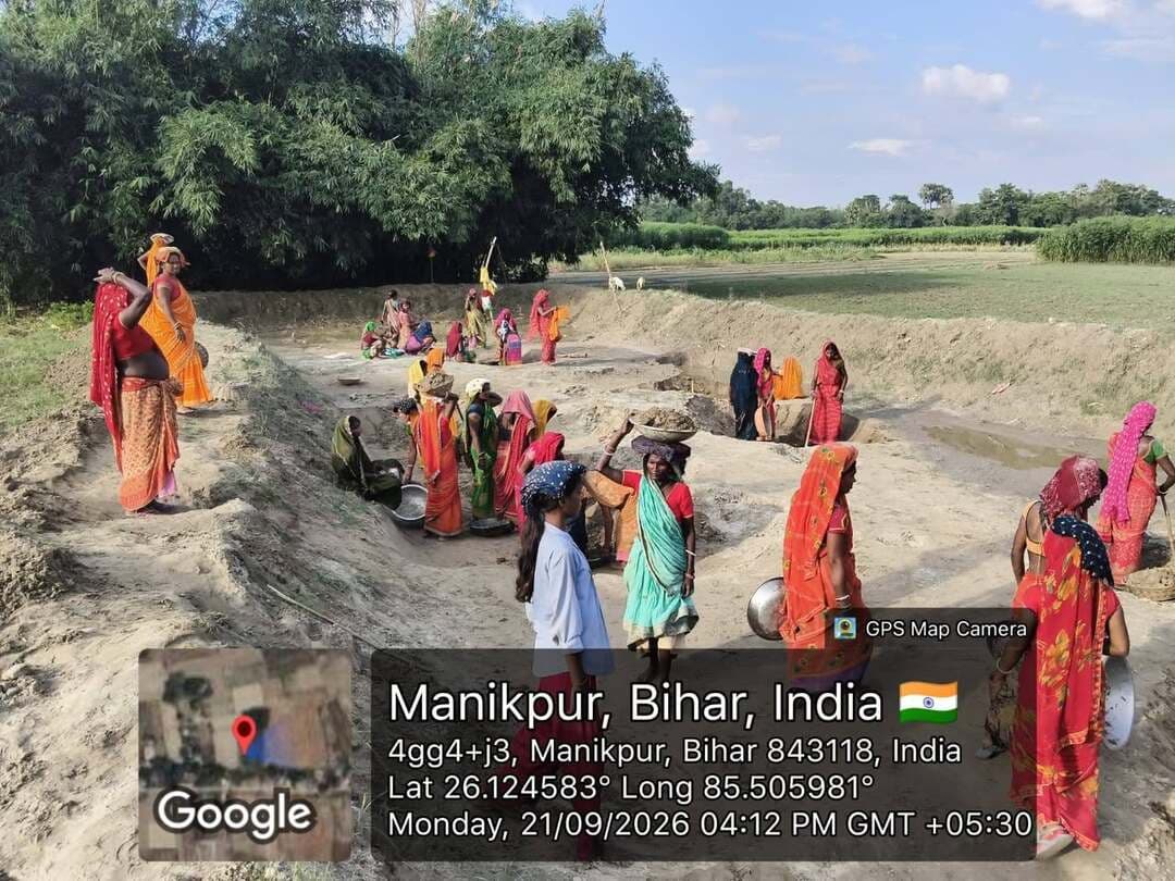VB-G RAM G के अंतर्गत प्रखंड मुसहरी, पंचायत डुमरी में अनिता देवी की निजी जमीन पर पोखर निर्माण कार्य में कार्यरत मजदूरों का कार्यस्थल निरीक्षण किया गया।
उक्त स्थल पर ग्रामीण मजदूरों द्वारा पोखर निर्माण कार्य में सक्रिय रूप से श्रमदान एवं कार्य किया जा रहा है। इस कार्य से ग्रामीण क्षेत्र में रोजगार के अवसर सृजित होने के साथ-साथ जल संरक्षण एवं ग्रामीण विकास को भी बढ़ावा मिल रहा है।
📌 स्थान: ग्राम पंचायत डुमरी, प्रखंड मुसहरी, जिला मुजफ्फरपुर, बिहार।
