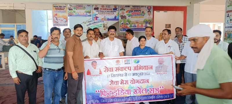 ‘मेरे सपनों का भारत’
चित्रों और विचारों में सजा स्वर्णिम भारत
सेवा संकल्प अभियान के अंतर्गत पीजी कॉलेज इंदरगढ़ में राष्ट्रीय चित्रकला एवं भाषण प्रतियोगिता का आयोजन किया गया।
‘मेरे सपनों का भारत’ विषय पर छात्र-छात्राओं द्वारा चित्रों के माध्यम से अपने सपनों के भारत की कल्पना को रंगों में उकेरा, वहीं भाषण प्रतियोगिता में विकसित भारत को लेकर अपने विचार व्यक्त किए।
#दतिया #CMMadhyaPradesh #JansamparkMP #Datia #MadhyaPradesh #सेवा_संकल्प_अभियान #SevaSankalpAbhiyan