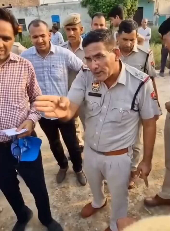 जब गुरुग्राम डीटीपी अधिकारी आर एस भाट धनवापुर गांव पहुंचे तो क्या कहां युवक ने?