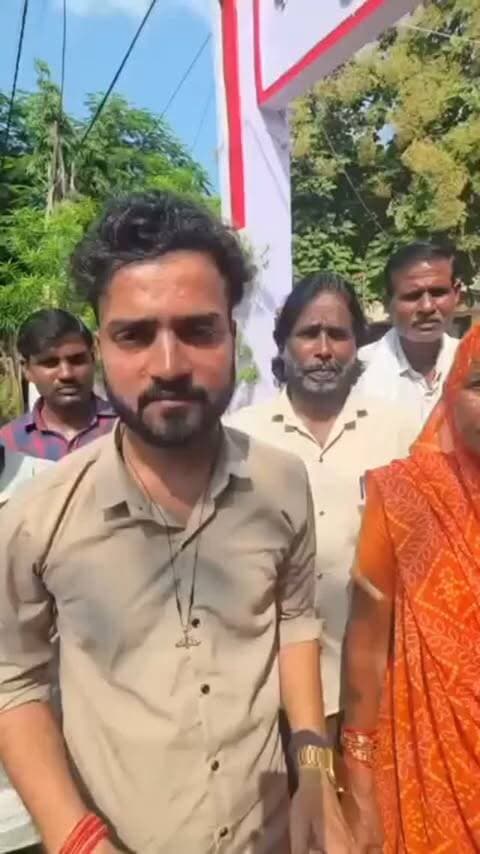 #टीकमगढ़ के युवाओं को नौकरी
का झांसा देकर ठगी का गंभीर मामला सामने आया है। 124 पीड़ितों की सूची SP साहब को सौंपकर कार्रवाई की मांग की गई है। आरोप है कि करीब ₹50-60 लाख की रकम लेकर आरोपी फरार है।
यह सिर्फ पैसों की ठगी नहीं, बल्कि टीकमगढ़ के भोले-भाले युवाओं के भरोसे के साथ विश्वासघात है। आरोपी को कड़ी से कड़ी सजा मिले और हर पीड़ित की मेहनत की कमाई वापस दिलाई जाए। अगर पुलिस निष्पक्ष जांच करती है, तो बहुत बड़े गैंग का और बड़े बड़े लोगों का नाम उजागर हो सकता है जो छात्रों के साथ ठगी करते आ रहे हैं।