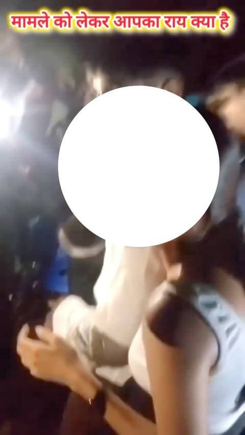 जमुई में नाबालिग लड़की और लड़के के साथ हुई बदसलूकी की घटना ने हर किसी को झकझोर दिया।
19 सितंबर की इस घटना का वीडियो सामने आने के बाद पुलिस ने कार्रवाई शुरू की।
मामले में FIR दर्ज कर 3 आरोपियों को गिरफ्तार किया गया है और SIT जांच कर रही है।
ऐसी घटनाओं पर कानून अपना काम करे और पीड़ितों की पहचान व निजता का सम्मान किया जाए।
#Jamui #BiharNews #JamuiNews #Bihar #CrimeNews Justice