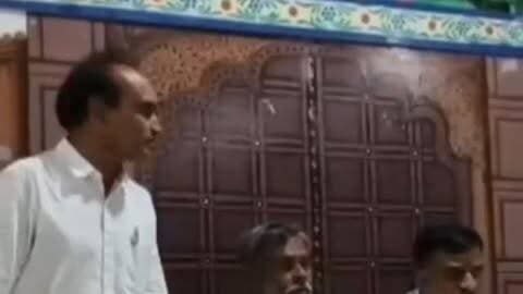🚨 कपासन में कांग्रेस को बड़ा झटका! बहुमत के बावजूद भाजपा की जीत, 4 पार्षदों पर क्रॉस वोटिंग के आरोप
सभापति चुनाव के बाद कांग्रेस के 9 पार्षदों ने प्रेस कॉन्फ्रेंस कर जिलाध्यक्ष प्रमोद सिसोदिया पर गंभीर आरोप लगाए। भाजपा की सरोज देवी को 16 और कांग्रेस की उर्मिला मोदी को 9 वोट मिले। दो निर्दलीयों ने भी भाजपा का साथ दिया। अब कांग्रेस के पदाधिकारियों ने इस्तीफे का ऐलान कर दिया। आखिर अंदरखाने क्या हुआ? 👀