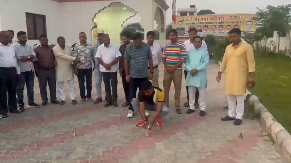 भरतपुर - अनुुराधा सिंह के मेयर बनने पर भाजपाइयों ने जबरदस्त आतिशबाजी कर मनाया जश्न
