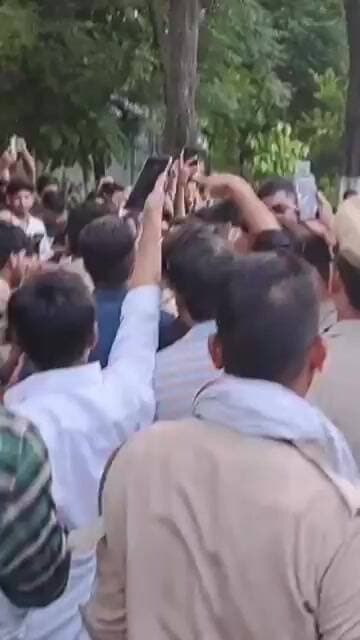 AMU में छात्रसंघ चुनाव की मांग पर हंगामा, छात्रों और प्रॉक्टोरियल टीम में धक्का-मुक्की