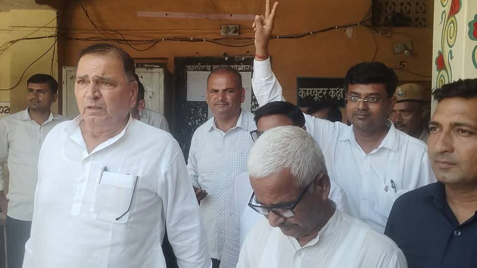 नगर पालिका #सांचौर में बीजेपी का बोर्ड बनने के बाद विधायक जीवाराम चौधरी ने सभी का जताया आभार...
जीवाराम चौधरी MLA सांचौर