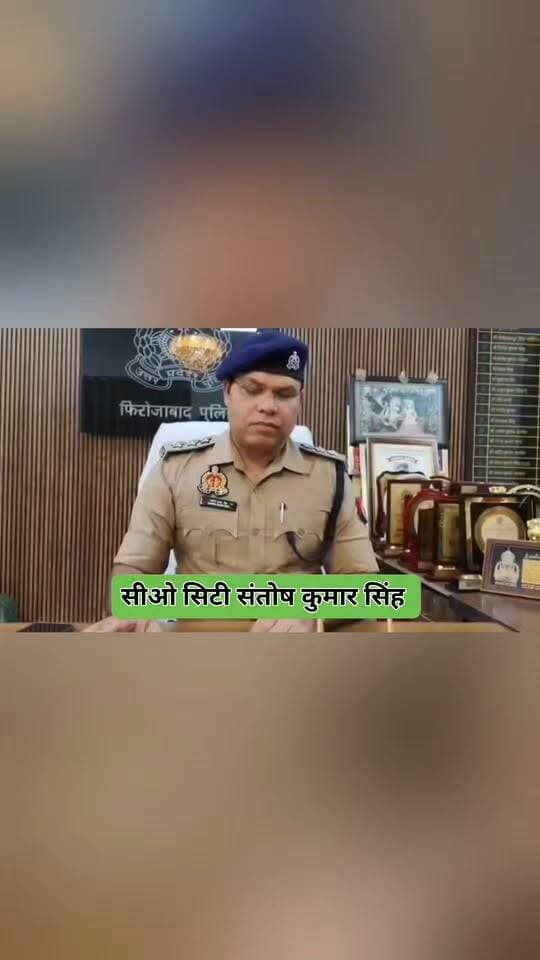 फिरोजाबाद: थाना दक्षिण पुलिस ने 570 मालों का कराया विनष्टीकरण, 244 लीटर शराब और अवैध शस्त्र नष्ट
फिरोजाबाद। दिनांक 21-09-2026 को सिटी मजिस्ट्रेट की मौजूदगी में थाना दक्षिण पुलिस ने न्यायालय के आदेश पर कुल 570 मालों का नियमानुसार विनष्टीकरण कराया।
क्षेत्राधिकारी नगर संतोष कुमार सिंह ने बताया कि जुआ अधिनियम के 40 अभियोग, आबकारी अधिनियम के 62 अभियोगों से जुड़ी कुल 244 लीटर शराब (अनुमानित कीमत करीब 1,00,000 रुपये) और आयुध अधिनियम के 468 अभियोगों से जुड़े अवैध शस्त्र नष्ट किए गए।
उन्होंने बताया कि न्यायालय के आदेश पर वाहन से जुड़े अन्य मालों को लेकर आगे की विधिक कार्रवाई की जाएगी।
#Firozabad #FirozabadPolice #UPPolice #Vinastikaran #CrimeNews
