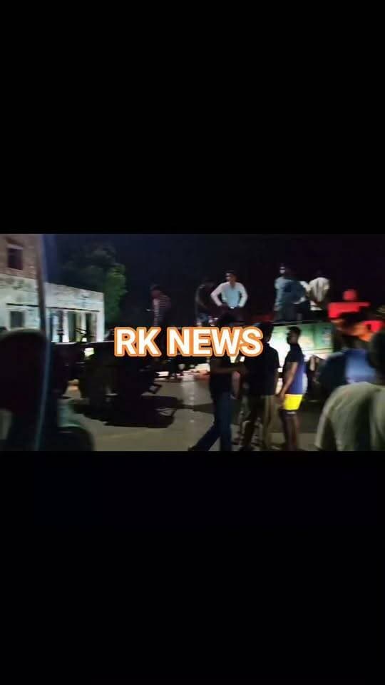 रिपोर्ट वशीम बालघाट
ब्रेकिंग न्यूज़ टोडाभीम-महवा मार्ग
मंडेरू मोड़ पर बिजली के तार की चपेट में आने से युवक की दर्दनाक मौत
झाड़ीसा गांव में हादसे के बाद मचा हड़कंप, परिजनों ने विद्युत विभाग पर लापरवाही के लगाए गंभीर आरोप।
समय पर बिजली सप्लाई बंद नहीं करने का आरोप, ग्रामीणों में आक्रोश।
परिजनों ने मामले की जांच कर दोषी अधिकारी-कर्मचारियों के खिलाफ कार्रवाई एवं विद्युत व्यवस्था में सुरक्षा उपाय सुनिश्चित करने की मांग की।