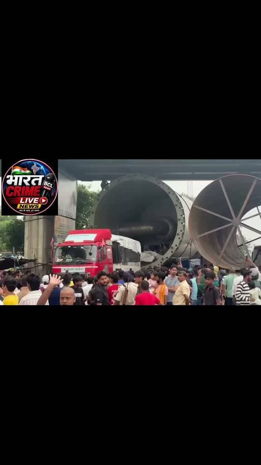 कैमूर:-कुदरा के एनएच 19 पर लालापुर आरओबी के पास फंसा ओवरहाइट वाहन,लगा जाम,उड़ीसा से यूपी जा रहा है ओवर हाइट वाहन।