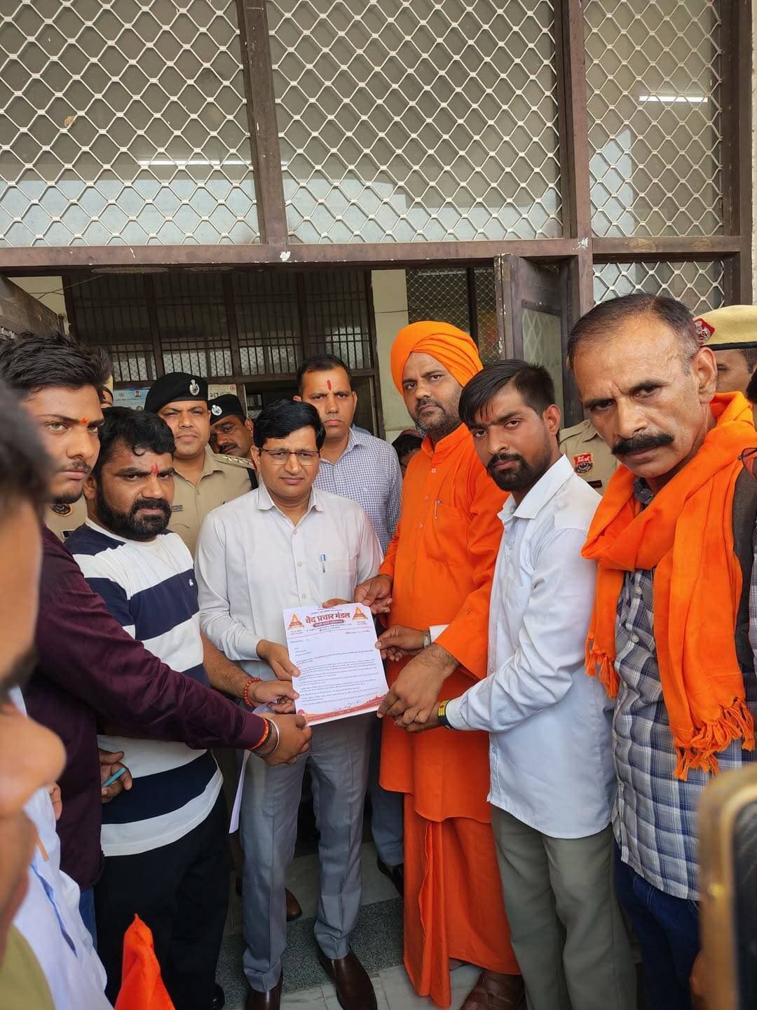 चरखी दादरी में रामपाल दास के पाखंड के खिलाफ फूटा जन-आक्रोश: विशाल रोष मार्च निकालकर एसडीएम को सौंपा ज्ञापन