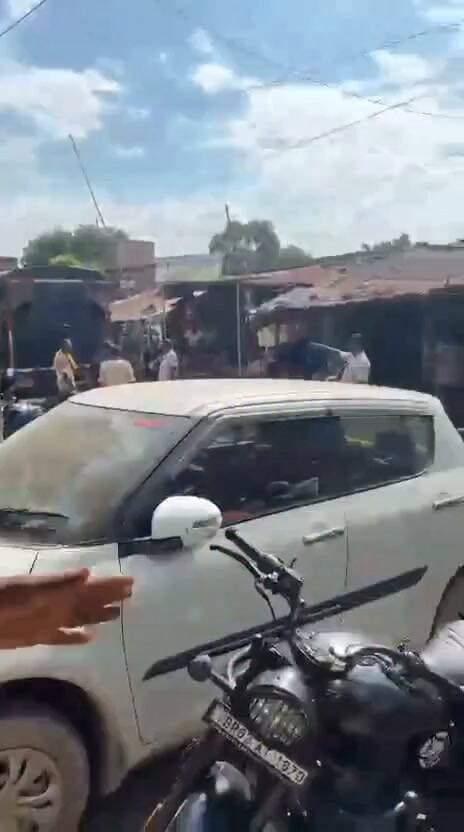 ग्राम मरहा अंतर्गत शनिचरा भगवान के बचे चंदे की पैसा के बटवारा को लेकर के दो पक्षों में लड़ाई हुआ इसमें कुल पांच लोग जख्मी हुए 9 लोग के विरुद्ध प्राथमिक की दर्ज कर सभी को माननीय न्यायालय के में उपस्थिति हेतु भेजा गया।