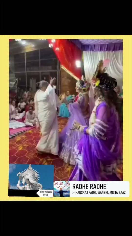 संभल जिले में एक गणेश महोत्सव में यूपी सरकार की मंत्री गुलाव देवी राधा राधा भजन पर झूम उठी