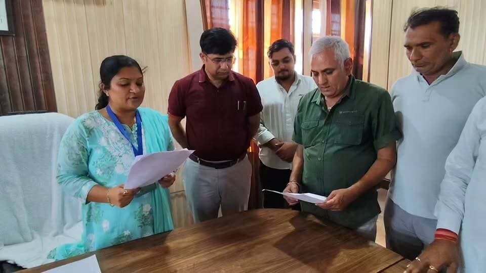 पीलीबंगा नगर पालिका अध्यक्ष अरविंद जोशी ने ली स्वच्छता की शपथ
#Lalbahadurbhakhar #RajasthanNews #CMORajasthan #BJP #BhajanlalSharma