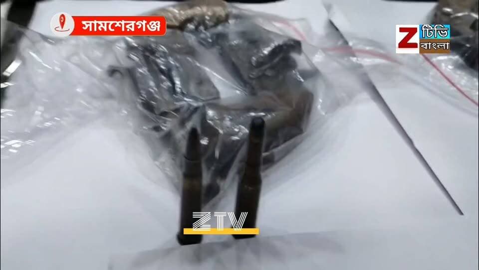বিপুল পরিমাণ আগ্নেয়াস্ত্র এবং কার্তুজ সহ গ্রে*প্তা*র হওয়া বিশ্বজিৎ মন্ডল এবং অক্ষয় মন্ডলকে জঙ্গিপুর আদালতে পাঠালো সামসেরগঞ্জ থানার পুলিশ