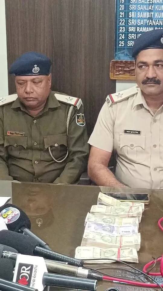 ବିଭିନ୍ନ ମାମଲାକୁ ନେଇ ଜୟପୁର ପୋଲିସର ସାମ୍ବାଦିକ ସମ୍ମିଳନୀ