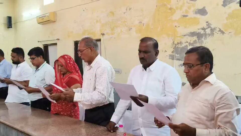 भाजपा निर्दलीय पार्षदों ने ली अपने पद की गरिमा बनाए रखने की शपथ #parshad #didwanajila #live #viral