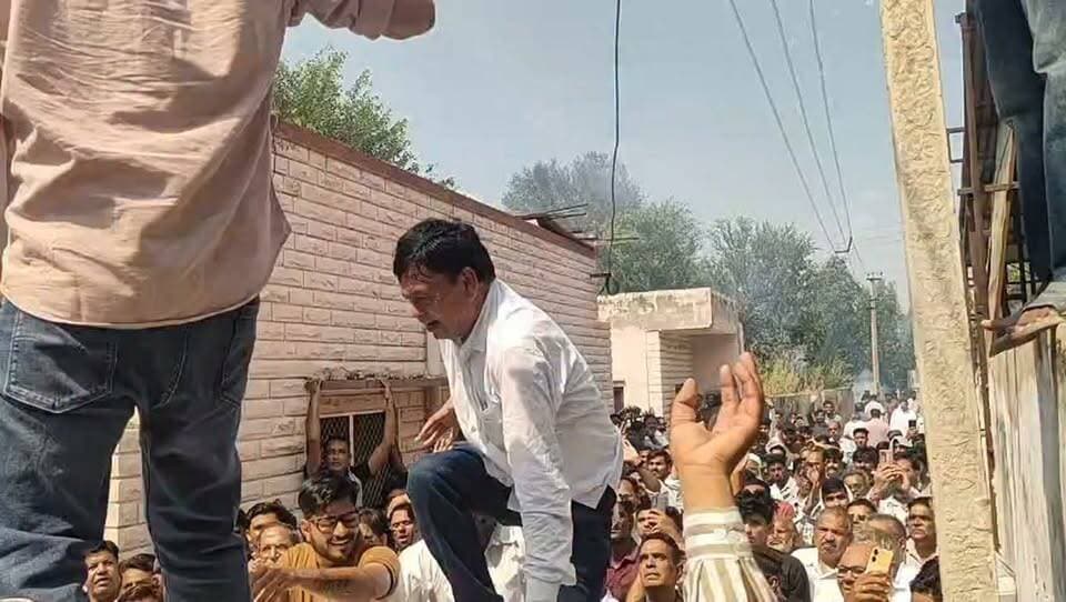 भंवर लाल पंवार की जीत पर निर्दलीय विधायक युनुस खान का डांस वीडियो आया सामने #live #viral #didwana