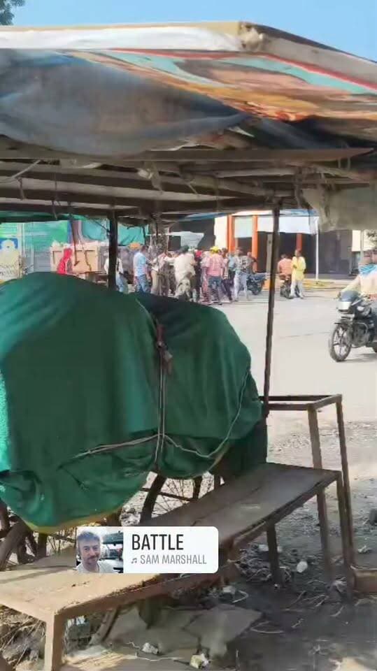 सीतामऊ बस स्टैंड पर विवाद की सूचना, नपा के सफाई कर्मचारियों से विवाद होने की जानकारी सामने आई है। मौके पर लोगों की भीड़