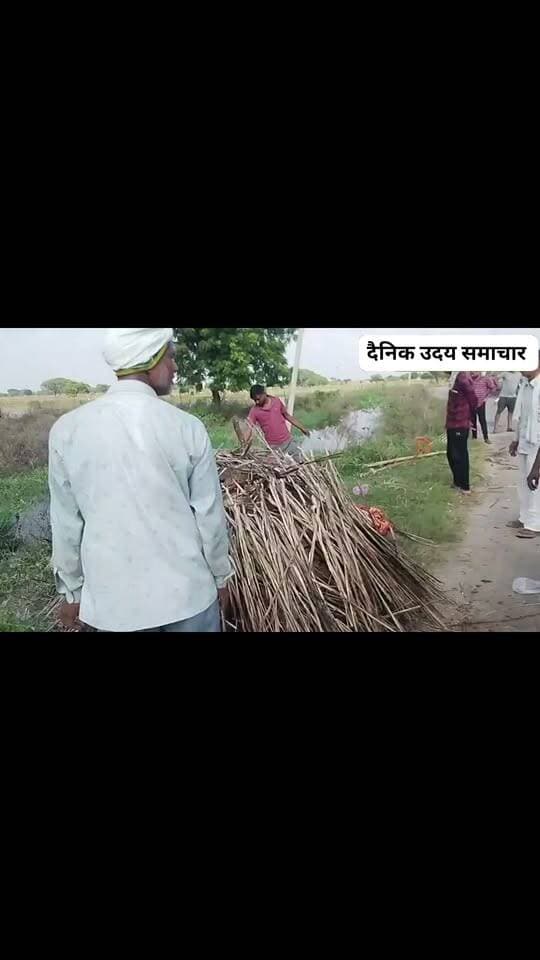लहार अनुभाग के श्यामपुरा गांव में मुक्तिधाम ग्रामीणों की पहुँच से दूर,सड़क पर करना पड़ रहा दाह संस्कार.. Collector Office Bhind PRO Bhind #bhind #BhindNews #fbreels