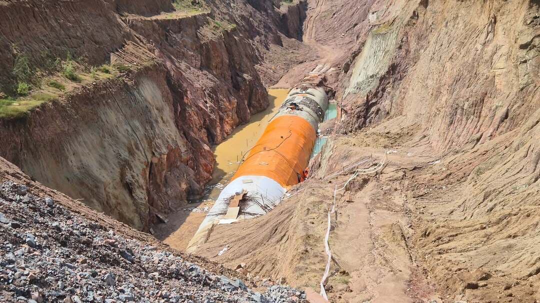 The construction of the largest railway tunnel on the Khurda-Balangir railway line, located at Adenigarh in Boudh district, has been completed.
#AdenigarhRailwayTunnel #BoudhDistrict
#KhurdaBalangirLine #OdishaRailways
#EastCoastRailway #TunnelConstruction
#OdishaTour #OdishaTourUpdate
#IndianRailway #RailwayLineUpdate