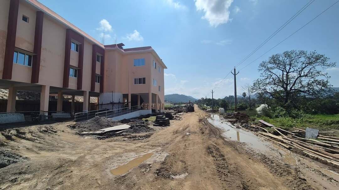 How are the latest photos of the under-construction Charichhak railway station on the Khurda-Balangir railway line?
#CharichhakRailwayStation #KhurdaBalangirLine #OdishaRailways
#EastCoastRailway #RailwayDevelopment
#OdishaNews #OdishaTour #IndianRailway