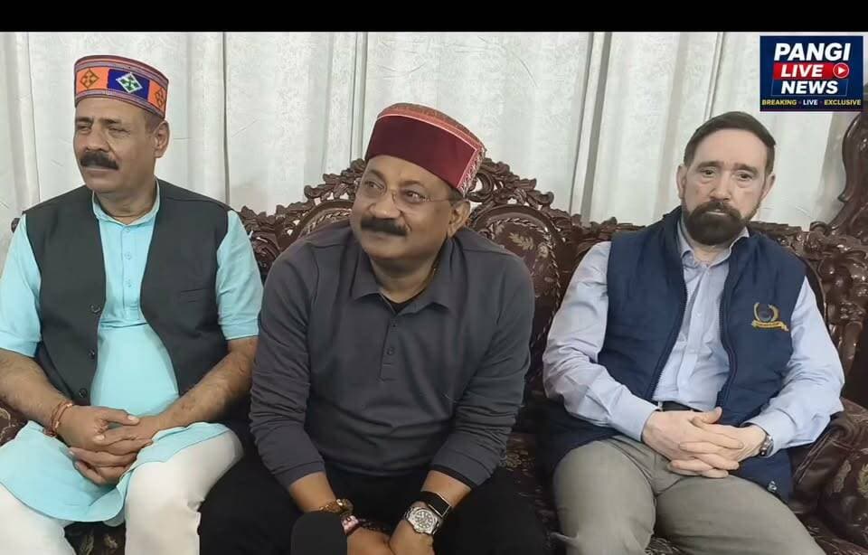 अशोक चोधरी खाद्य आपूर्ति बिहार सरकार में रहे आज मणिमहेश यात्रा के बाद चंबा में की प्रेस वार्ता 👇👇👇👇