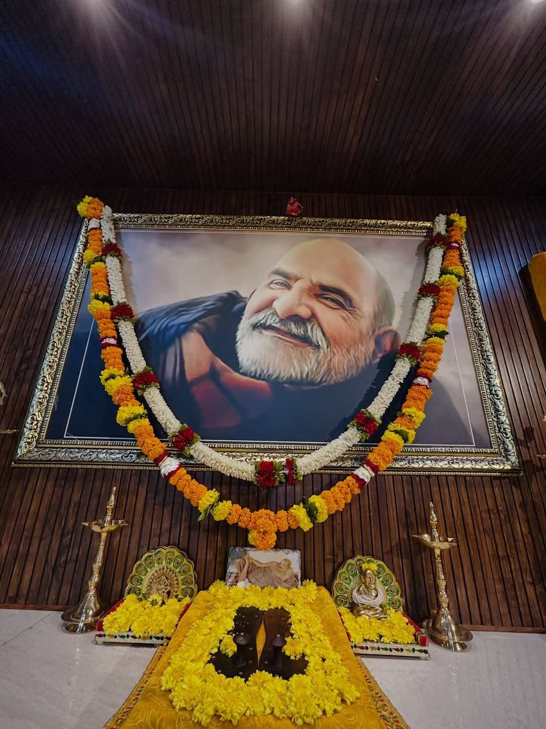 🌼चरण पादुका सेवा🌼
#नीमकरौरीधामइंदौर
#ram #hanuman #neemkarolibaba