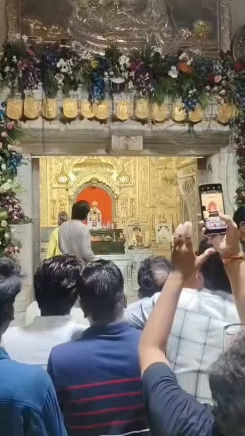 आज जलझूलनी ग्यारस पर श्री सांवरिया सेठ के दरबार में उमड़ेगी लाखों श्रद्धालुओं की भीड़ 🙏 ऐसे पावन दिन पर हमारी किस्मत कितनी अच्छी है कि घर बैठे मोबाइल पर मिल गए मंगला आरती के लाइव दर्शन ❤️ अगर आप भी रोज़ श्री सांवरिया सेठ के लाइव दर्शन करना चाहते हैं तो Hello Chittorgarh चैनल को अभी फॉलो और सब्सक्राइब जरूर करें।