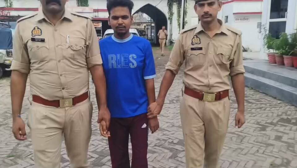 महिला बंदी को अस्पताल से भगाने में मदद करने वाला बेटा गिरफ्तार
#Bareilly #news #live