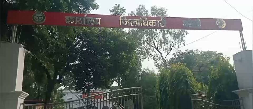 बादशाह नगर में लेखपाल पर मंदिर की दीवार तुड़वाने और रिश्वत लेने का आरोप थाना सीबीगंज
Bareilly news Live #jiladhikari #Bareilly #police.