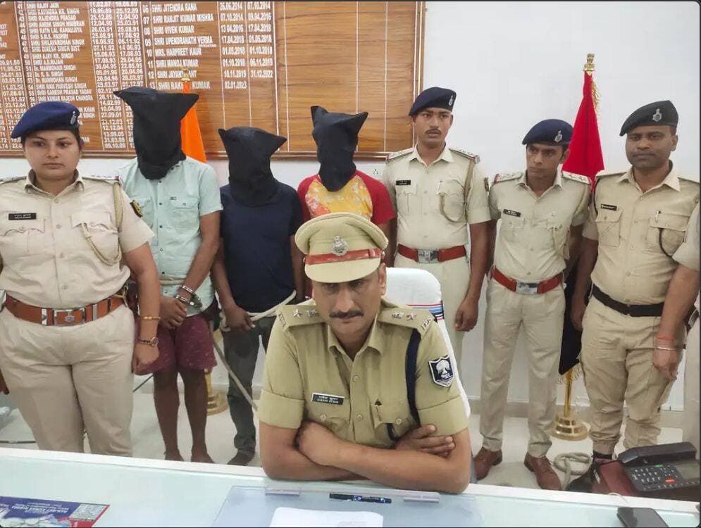 मुजफ्फरपुर में माइक्रो फाइनेंस लूटकांड के 5 दोषियों को उम्रकैद, ढाई-ढाई लाख का जुर्माना
पूरी खबर कमेंट बॉक्स में पढ़ें