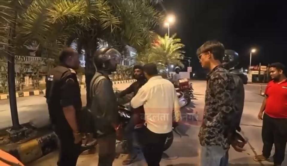 “मैं आर्मी वाला हूं…” ओएसिस कॉम्प्लेक्स जोगीवाला में सुरक्षा गार्ड की दबंगई, डिलीवरी बॉय को लात-घूंसों से पीटा, माफी मांगने के बाद भी नहीं छोड़ा