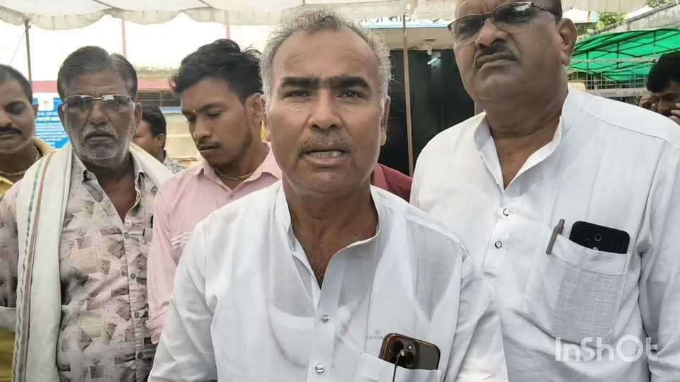 अटरू नगरपालिका को लेकर भाजपा व कांग्रेस का संयुक्त बयान आया सामने, कृष्ण मुरारी दिलावर/दिनेश नेनीवाल
अटरू नगरपालिका में उपाध्यक्ष पद के लिए कांग्रेस से मनोज सुमन (बन्टी पूर्व सरपंच) व भाजपा से प्रियंका सेन ने किया नामांकन।।।
भाजपा जिलाध्यक्ष बारां
शहर कांग्रेस बारां #भाजपा #कांग्रेस #नगरपालिकाअटरू
#बारांभाजपा
#बारांकांग्रेस