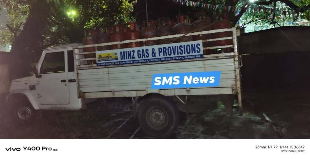 SMS News Bureau Rourkela
On reliable source of information, a surprise checking was conducted at Ganesh chowk during the course of which a vehicle having registered no. OD14AH5824 was found loaded with 39 filled gas cylinders & 48 empty gas cylinders parked in close proximity with operational railway track. The person named Ajay Tirkey, aged about 30 yrs. S/O Ajit Tirkey, R/O Kabristan Basti, Koel River Bank, PS- Ragunathpalli Dist- Sundargarh, Odisha present with the said vehicle could not produce any legal authority for keeping Bharat gas filled cylinders & distributing from the said spot, which is endangering the safety of passengers travelling by railway. As such the said vehicle was seized in presence of available witnesses for further legal action against the said person.