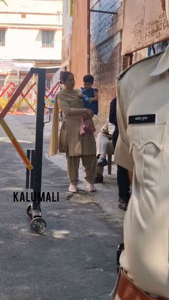ड्यूटी के साथ मां का फर्ज निभा रही है यह महिला कांस्टेबल मानवी।
Balotra Police Barmer Police Rajasthan Police