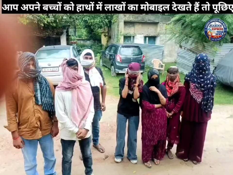 'विद्याराज' होटल में सेक्स रैकेट का भंडाफोड़, 4 नाबालिग लड़कियां रेस्क्यू, होटल मालिक समेत 4 गिरफ्तार
मोतिहारी। पुलिस ने एक होटल में चल रहे देह व्यापार (सेक्स रैकेट) का भंडाफोड़ करते हुए बड़ी कार्रवाई की है। 'विद्याराज' नामक होटल में छापेमारी के दौरान पुलिस ने 4 नाबालिग लड़कियों को सुरक्षित रेस्क्यू किया है। वहीं, मौके से होटल मालिक समेत 4 आरोपियों को गिरफ्तार किया गया है।
गुप्त सूचना के आधार पर पुलिस टीम ने होटल में अचानक दबिश दी, जहाँ अनैतिक गतिविधियों का खुलासा हुआ। पुलिस ने मौके से संदिग्ध सामान भी बरामद किया है और गिरफ्तार आरोपियों के खिलाफ संबंधित धाराओं में मामला दर्ज कर कानूनी कार्रवाई शुरू कर दी है। रेस्क्यू की गई नाबालिग लड़कियों को बाल कल्याण समिति (CWC) के समक्ष प्रस्तुत कर आगे की प्रक्रिया पूरी की जा रही है।