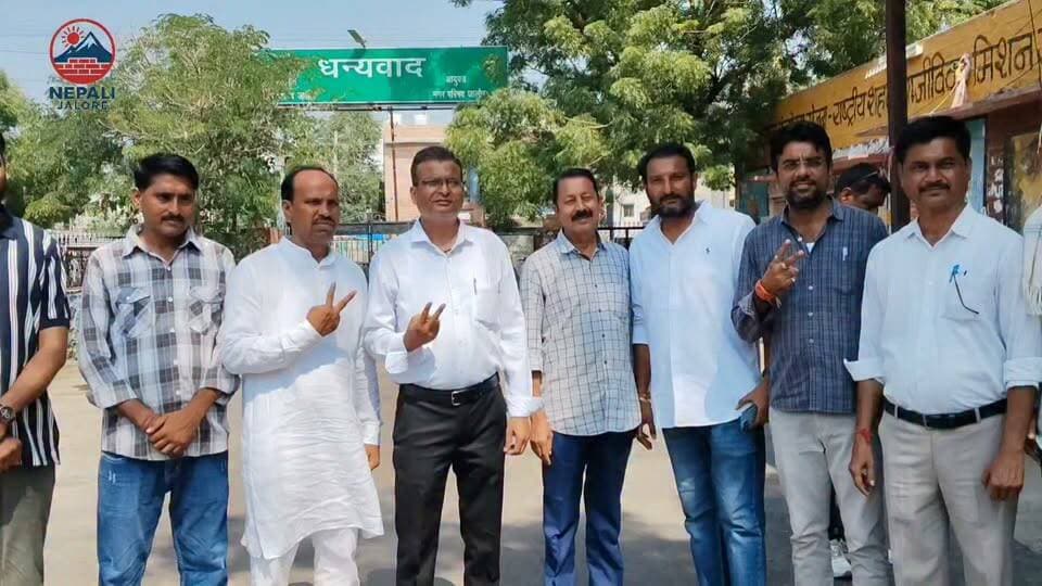 जालोर नगर परिषद उप सभापति के लिए कांग्रेस से मुमताज अली और बसंत सुथार ने अपना आवेदन जमा करवाया।