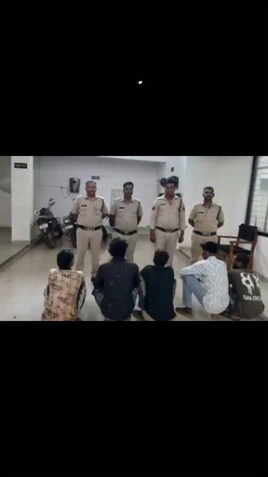 शराब के लिए पैसे मांगना पड़ा भारी, 5 आरोपी गिरफ्तार स्लीमनाबाद पुलिस ने 24 घंटे में की कार्रवाई, सभी आरोपी जेल भेजे