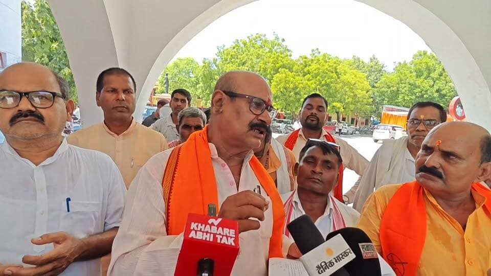 मऊ में किसानों की आवाज बनी भारतीय किसान संघ, फसल की उचित कीमत समेत 15 मांगों पर कार्रवाई की मांग
#मऊ #भारतीयकिसानसंघ #किसान #किसानोंकीमांग #किसानमुद्दे #खबरेंअभीतक #KhabareAbhiTak