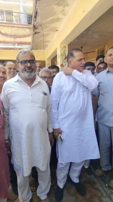 #सांचौर : विधायक जीवाराम चौधरी के साथ नगर पालिका कांग्रेस एवं भाजपा उपाध्यक्ष प्रत्याशियों की एक साथ मौजूदगी..
#sanchore