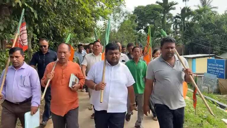 আসন্ন ভিলেজ কাউন্সিল নির্বাচনকে সামনে রেখে তৈনানিতে ভারতীয় জনতা পার্টির মিছিল। এই মিছিলে অংশগ্রহণ করেন প্রদেশ সভাপতি অভিষেক দেবরায়।