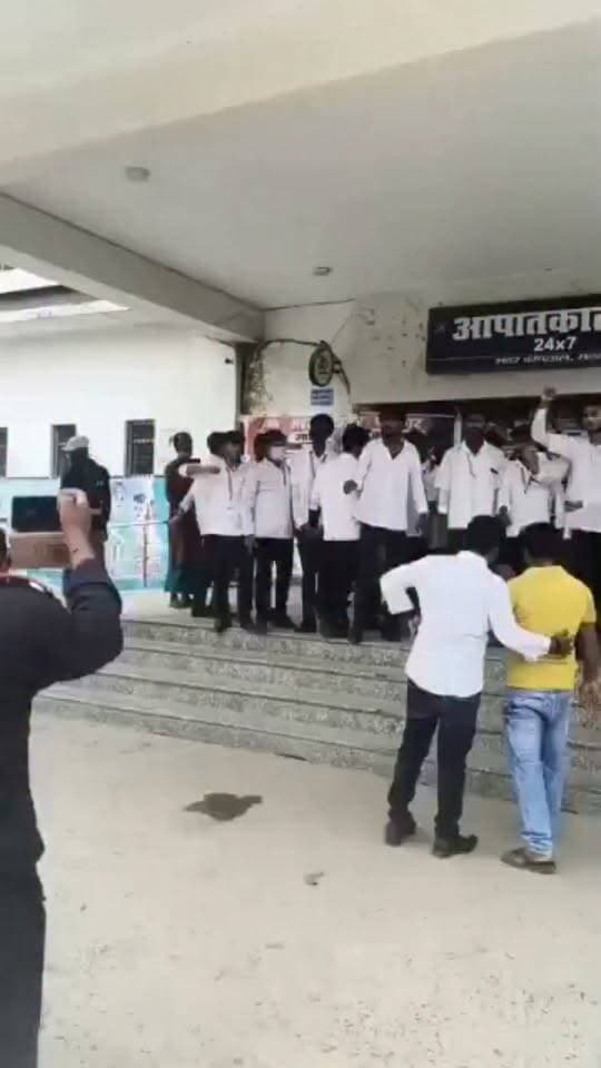 सहरसा सदर अस्पताल में पारा मेडिकल के छात्रों को भी पता है के यहां डॉक्टर और अस्पताल प्रशासन के द्वारा मनमानी किया जाता है। इसलिए छात्रों के द्वारा अस्पताल प्रशासन को भी होश में आने की चेतावनी दे रही है।