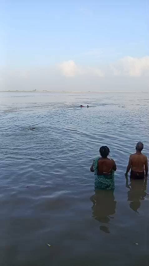 कष्टहरणी में गंगा की बीच धार में डूबने लगी 55 वर्षीय महिला, गोताखोरों ने किया रेस्क्यू
#MungerNews #कष्टहरणी #मुंगेर
