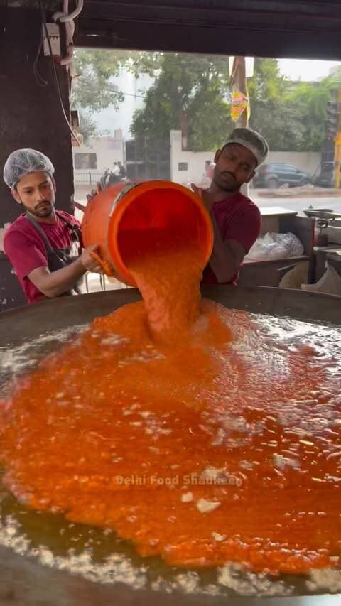 300 Kg Chicken Changezi Making in Karol Bagh Delhi
#nonvegfood #streetfood #foodreels #delhifood #karolbaghfood