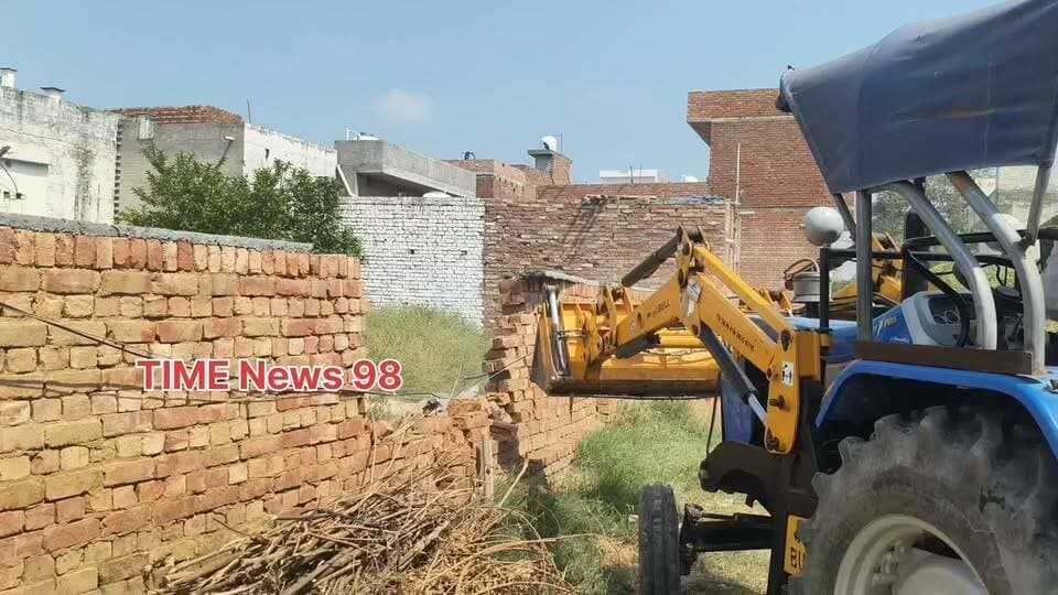 सफीदों में चला पिला पंजा धर्मशाला की चार दिवारी पर