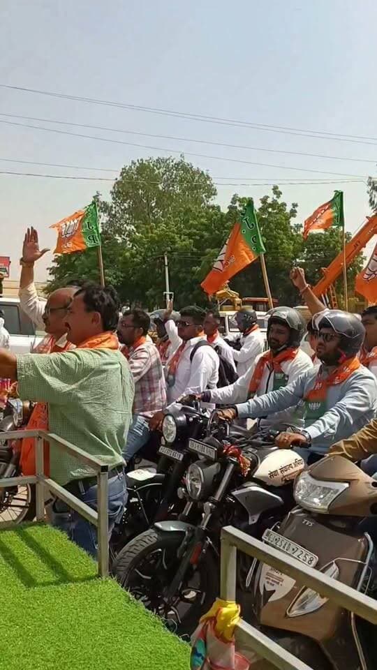 वडनगर से वाराणसी निकल जा रही बाइक रैली....
#jaisalmer #barmer #Bikaner #jodhpur #Gujarat PM Narendra Modi