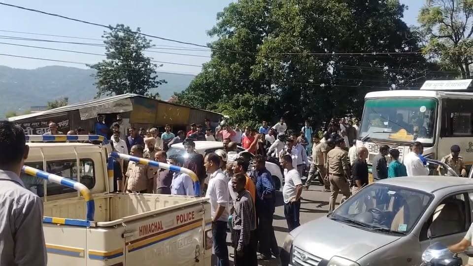 बिलासपुर कोर्ट में पेशी के लिए लाया मुजरिम कोर्ट से भागा, बड़ी मशक्कत के बाद बस स्टैंड मार्ग की गुफानुमा नाली से पकड़ा, #HimachalPolice