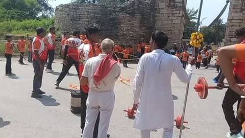 चित्तौड़गढ़ दुर्ग में जलझूलनी ग्यारस के महान बेवाण से पहले हनुमान भक्तों ने अखाड़ा प्रदर्शन कर दिखाया शक्ति और शौर्य, बड़ी पोल से सामने आया शानदार वीडियो। 🚩🔥