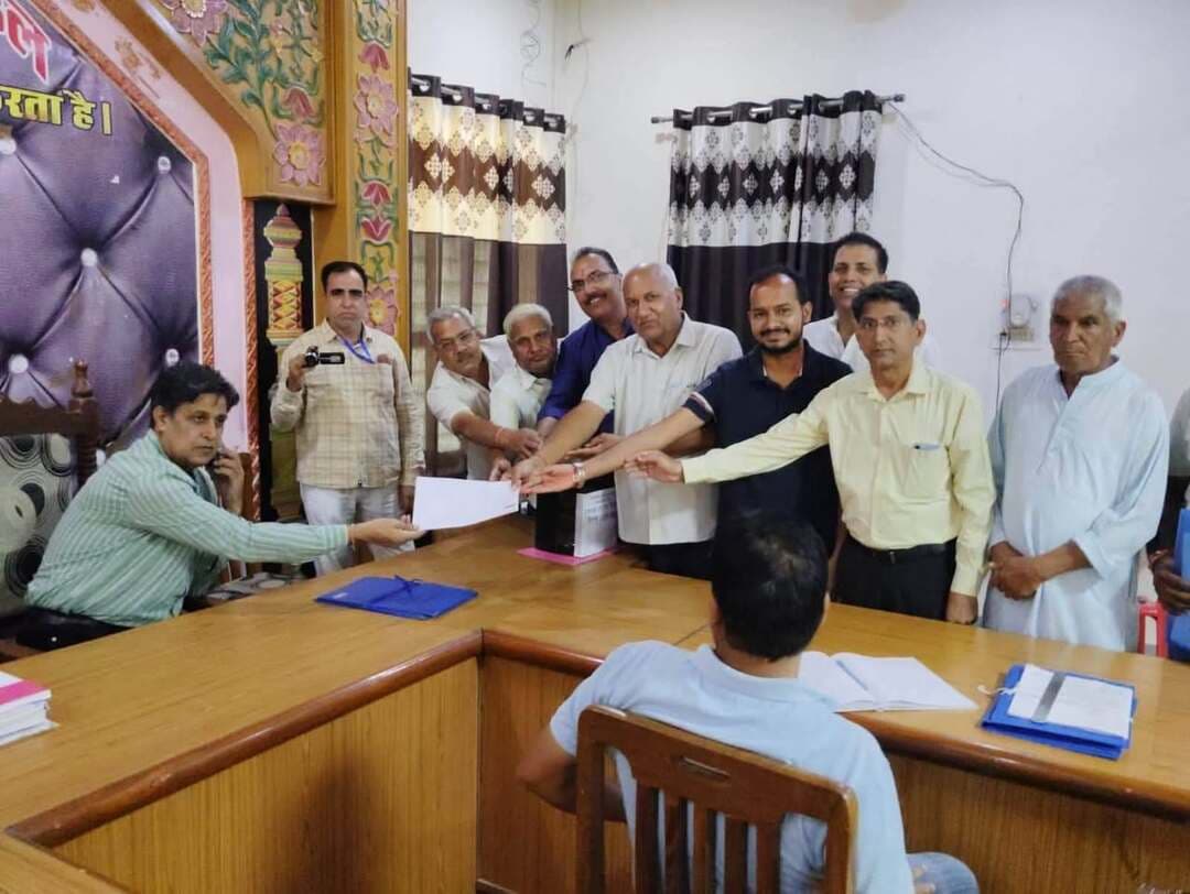 भादरा नगर पालिका के उपाध्यक्ष पद के चुनाव के चलते मंगलवार को भाजपा की ओर से नंदलाल सैनी ने व इंडिया गठबंधन की तरफ से गौरव सोनी ने नामांकन दाखिल कर दिए हैं मतदान के बाद ही परिणाम घोषित होगा....