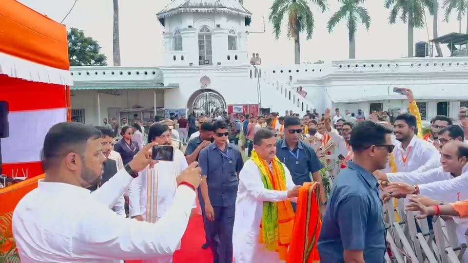 শুভেন্দু অধিকারী কোচবিহার পৌঁছে পুজো দিলেন মদনমোহন মন্দিরে