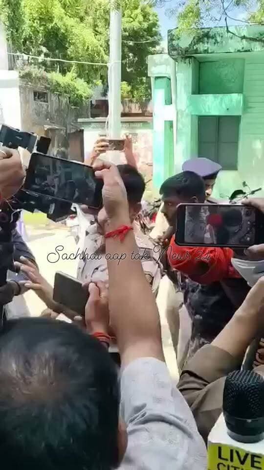 जमुई कांड में पुलिस का बड़ा एक्शन, मुख्य आरोपी का हाफ एनकाउंटर, सदर अस्पताल में कराया गया भर्ती
Sachhai aap tak News 24 सच्चाई आप तक Samrat Choudhary BJP Bihar Asif Ahmad R.J.D - राष्ट्रीय जनता दल #viralpost #shorts #vairalvideo #jamuiPolice